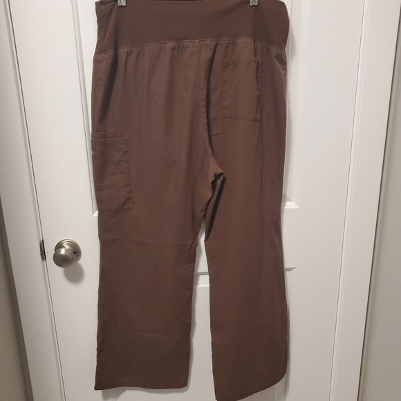 12/$30  🤰🤎 EUC brown Cherokee scrub pants - brown 2 - Picture 5 of 9